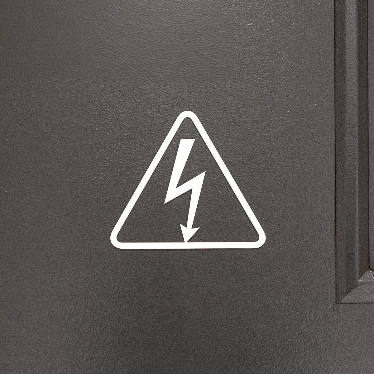 Pictogramme Salle électrique blanc, vue rapprochée
