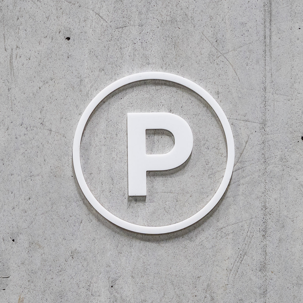Pictogramme Stationnement blanc, vue rapprochée