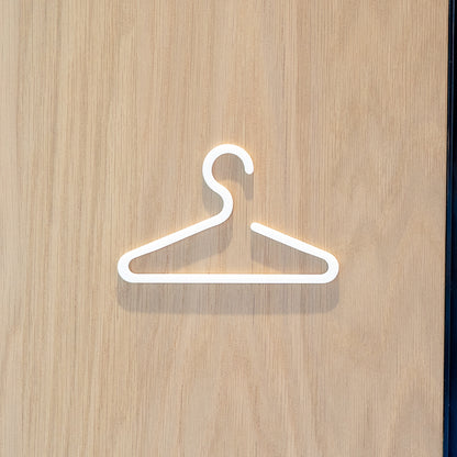 Pictogramme Vestiaire blanc, vue rapprochée
