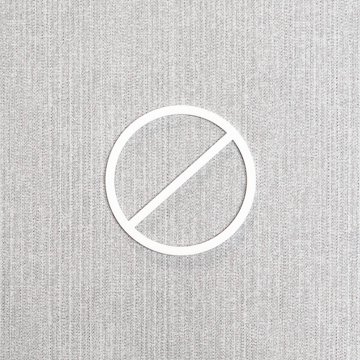 Pictogramme Accès interdit blanc, vue rapprochée