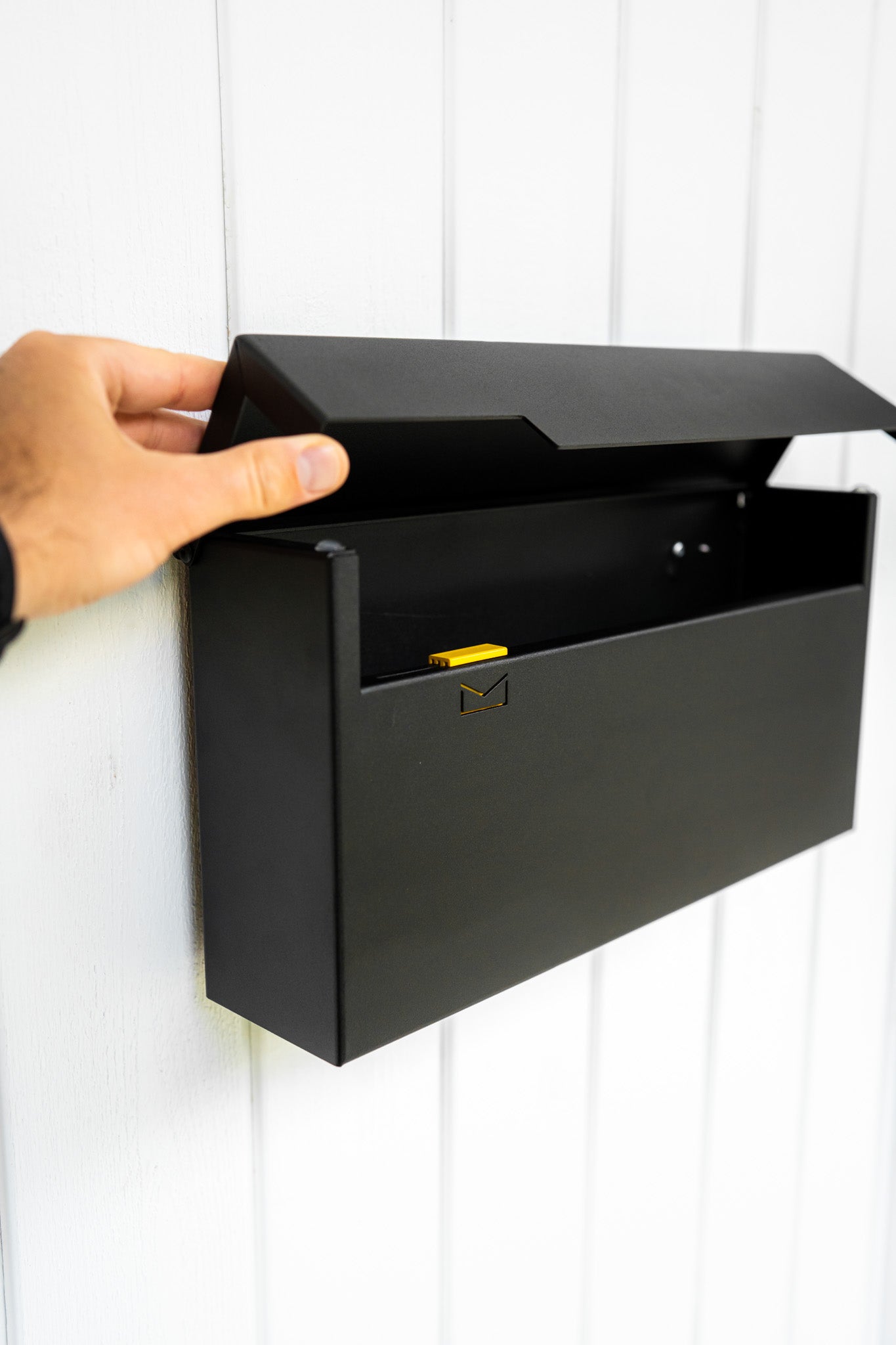 Urbaine noire et blanche