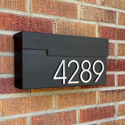 Urbaine noire et blanche